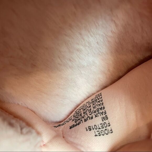 Steve Madden Fluffy Pink Faux Fur Slipper MISMATCHED SIZE 8/9 New - Picture 3 of 7